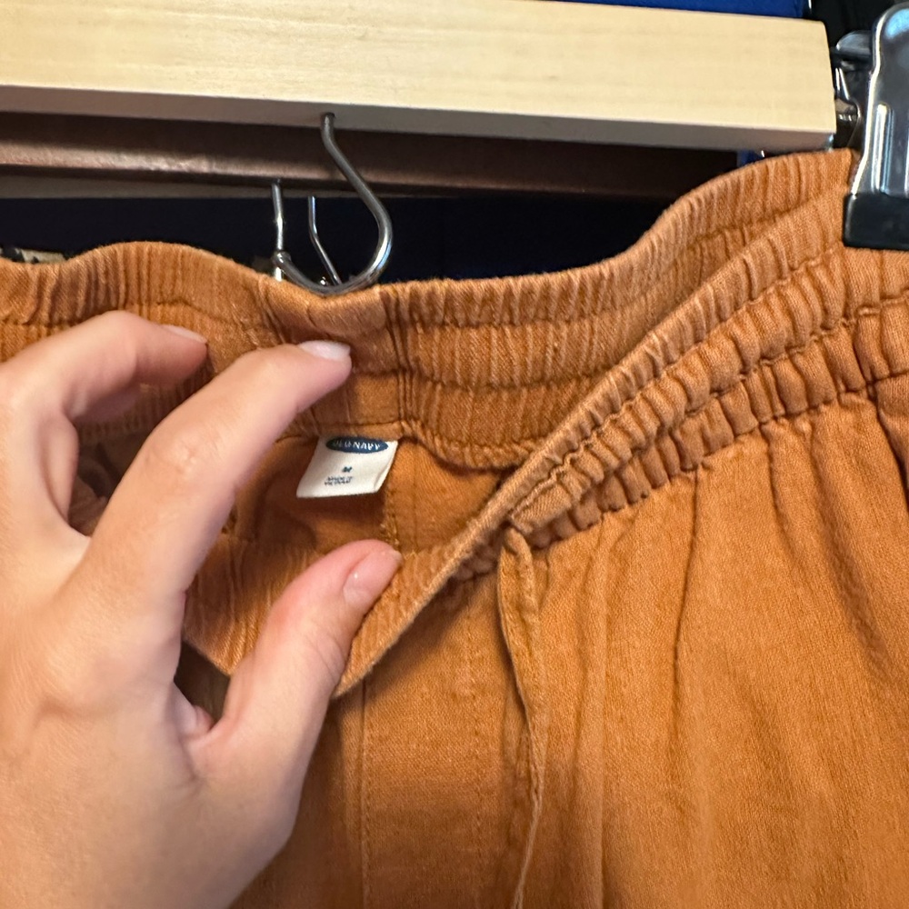 Old Navy Women's Cropped Pants in Mustard
